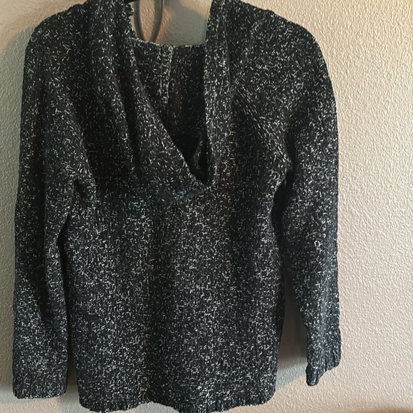 Women’s Eddie Bauer hooded sweater - Picture 3 of 4